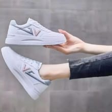 Sneakers Wanita Stylish Korea – Ringan, Nyaman, dan Trendy untuk Aktivitas Sehari-hari