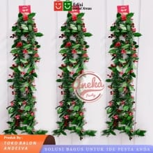 Slinger Natal Cantik dengan Rumbai dan Ornamen Buah Cherry