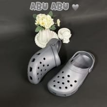 Sandal Clog Klasik Baim Kodok – Stylish dan Nyaman untuk Segala Kesempatan