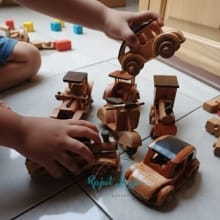 Mainan Miniatur Mobil Kayu Unik