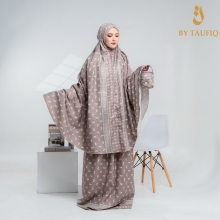 Mukena Jenna Series Taufiq – Praktis dan Stylish untuk Ibadah