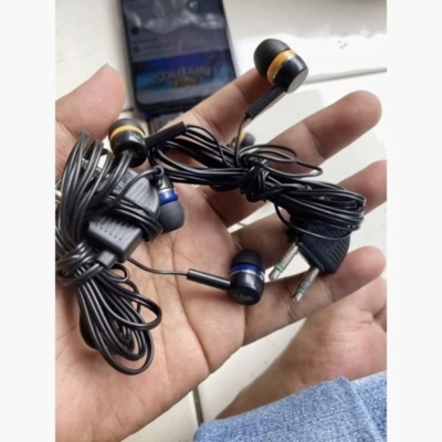 Earphone Unik dengan Fungsi Fleksibel