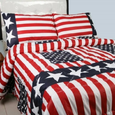 Sprei Motif Bendera Amerika – Set Sarung Bantal & Guling