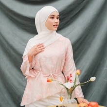 Blouse Feminin Nadira – Koleksi Raya